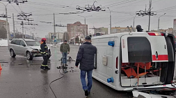 Машина скорой помощи перевернулась в Минске