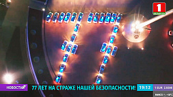 Флешмоб  на площади Государственного флага - милиции Минска  77 лет 
