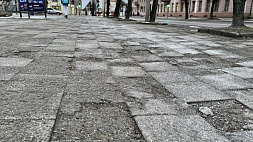 В Литве жители сами ремонтируют тротуары