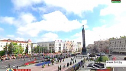Торжественное шествие ветеранов Великой Отечественной войны и возложение венков к монументу Победы.
