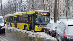 Автобус протаранил четыре легковушки в Минске: водителю стало плохо за рулем