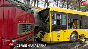 На Смиловичском тракте в Минске в аварию попал пассажирский автобус