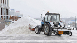 Минск во власти снегопада: в очистке города задействовано почти 1800 коммунальщиков