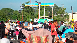 Тысячи нелегалов блокируют автотрассу в Мексике