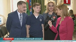 Семейство Поплавских и Тихановичей прибыло на участок для голосования в полном составе
