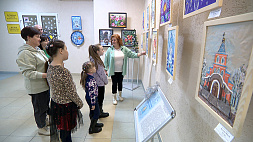 "Новогодний калейдоскоп": выставка маленьких художников проходит в Борисове