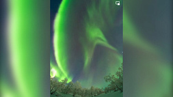 Невероятной красоты северное сияние можно наблюдать в Финляндии - такой интенсивности не было давно