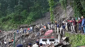 ЧП в Индонезии: во время утиной охоты рухнул висячий мост