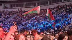 Последний звонок в "Минск-Арене" - свыше 11 тысяч юношей и девушек исполнили Государственный гимн на главной спортивной площадке