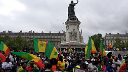 "Макрон - грязный диктатор!" - Сенегал  готовится избавиться от французского влияния