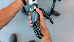 Компания Маска планирует создать робопротезы рук и ног, управляемые датчиком в голове
