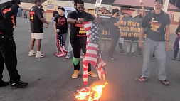 Коммунисты сожгли американские флаги в США