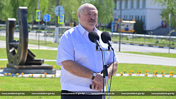 Ход аграрной кампании, белорусская техника и самые душевные люди - Президент посетил  Костюковичи и пообщался с жителями