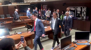 В Оттаве министры-мужчины прошлись в розовых туфлях на каблуках