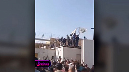 Иракцы, возмущенные акцией сожжения Корана, пошли на штурм посольства Швеции