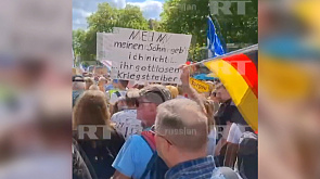 Полиция в Берлине не решилась помешать 20-тысячному митингу в поддержку России 