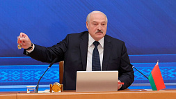 Лукашенко рассказал, как за $30 пытались продать награды народного писателя Василя Быкова