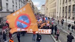 Против чего протестуют в Париже, почему обеспокоены испанцы и за что расплачиваются американцы