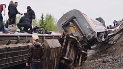 Число погибших при крушении пассажирского поезда Воркута - Новороссийск достигло трех