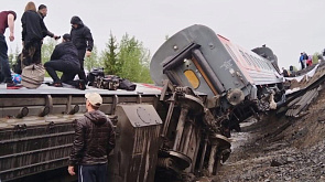 Число погибших при крушении пассажирского поезда Воркута - Новороссийск достигло трех