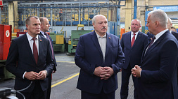 Лукашенко посетил "Могилевлифтмаш": о будущем предприятия говорил с губернатором области и коллективом завода