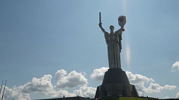 На монументе "Родина-мать" в Киеве начнут устанавливать украинский герб 