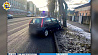 На улице Гусовского в Минске автомобиль врезался в осветительную мачту