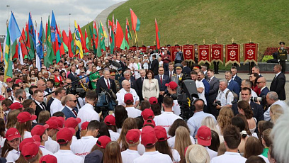 Лукашенко пообщался с участниками "Поезда Памяти" и ответил на главный вопрос в жизни любого Президента