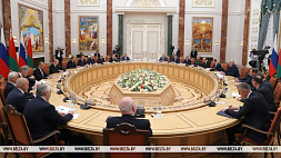 Лукашенко: Беларусь и Россия должны раз и навсегда искоренить сохраняющиеся защитные меры и ограничения