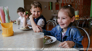 Лукашенко требует не превращать школьные столовые в рестораны и рационально организовывать питание