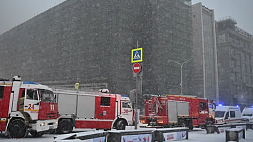 Пожар возле  здания "Известия холл" в центре Москвы локализован