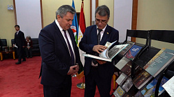 Платиновые издания Беларуси пополнили фонды Национальной библиотеки Таджикистана 