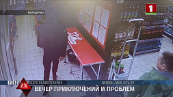 В Молодечно пьяный мужчина в маске пришел в магазин и, угрожая ножом, потребовал деньги из кассы