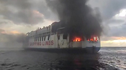 Пожар в море на Филиппинах
