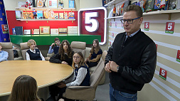 Главный директор телеканала "Беларусь 5" Павел Булацкий встретился с учениками 20-й минской школы