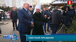 На Рождество Александр Лукашенко посетил столичный храм Преподобных Оптинских старцев