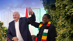 На первых страницах местных СМИ: как прошел заключительный день визита Александра Лукашенко в Зимбабве
