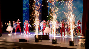 Квесты, танцы и шествие Дедов Морозов и Снегурочек: Слуцк принял эстафету акции "Наши дети"