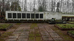 В Латвии осквернили братское захоронение, в Эстонии на памятнике советским солдатам заменили надпись