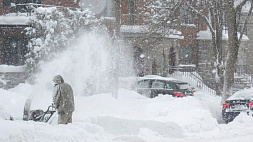 Растет число жертв снежной бури в США - людей находят в сугробах 