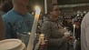 В центр Лас-Вегаса на место жуткой трагедии люди несут цветы и свечи