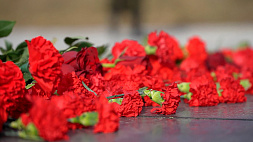 Министр внутренних дел Беларуси возложил цветы к Вечному огню в Хатыни