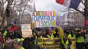 "Желтые жилеты" вернулись на улицы Парижа 