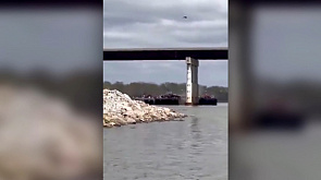 В США баржа врезалась в мост - второй раз за неделю