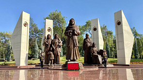 Министры обороны стран ШОС возложили цветы к монументу "Ода стойкости" в Ташкенте 
