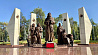 Министры обороны стран ШОС возложили цветы к монументу "Ода стойкости" в Ташкенте 