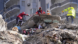 Спустя 10 дней из-под завалов в Турции вытащили 12-летнего мальчика