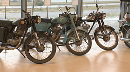 Легендарные мотоциклы и современные разработки представлены на выставке в Минске