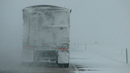 В Казахстане из снежного заноса эвакуировали водителей-дальнобойщиков из Беларуси
