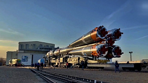 На Байконуре установили ракету корабля, на котором белоруска полетит на МКС